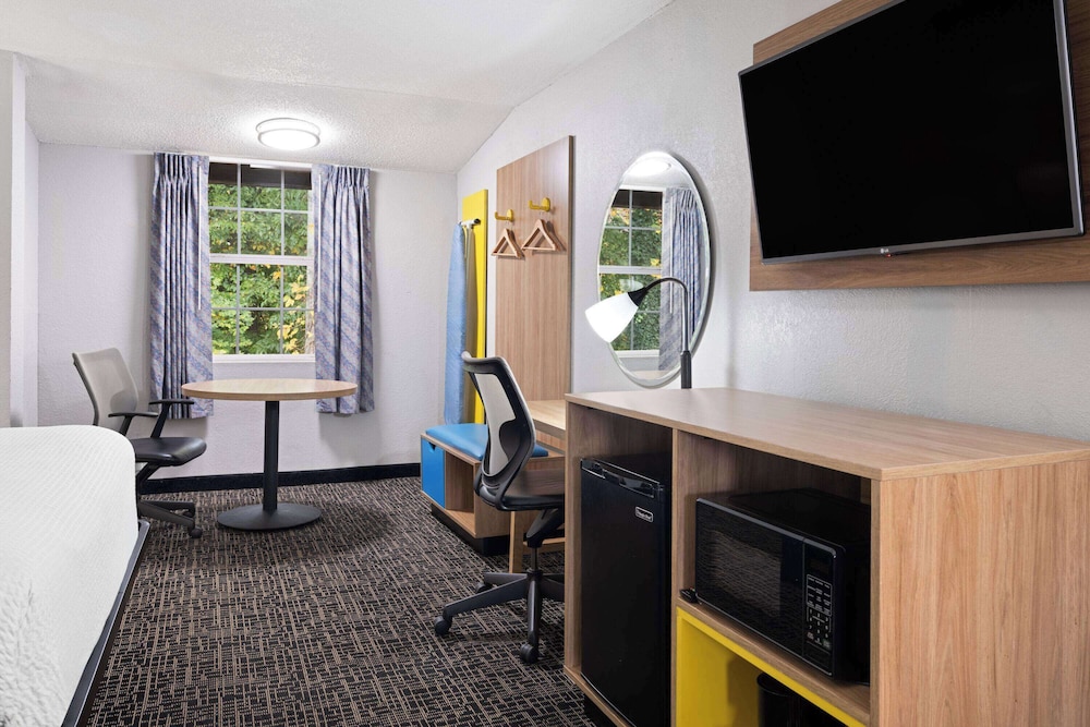 Days Inn by Wyndham Salisbury NC 15/21
