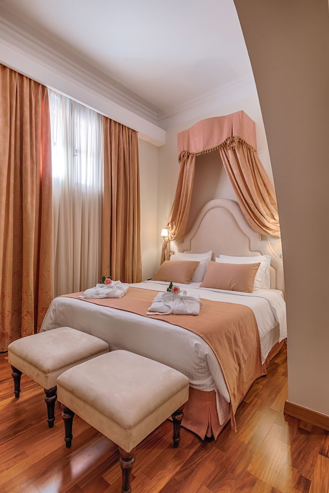 SPERVERI BOUTIQUE HOTEL 51/77