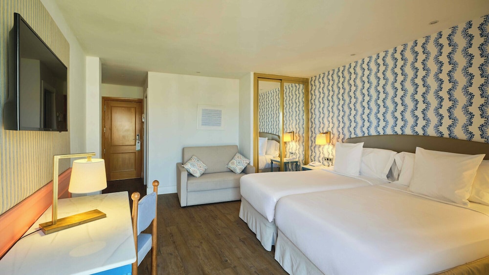 ROOM, TRIPLE, BALCONY