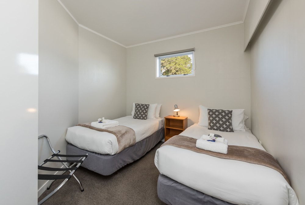Abbey Court Motel 3/32