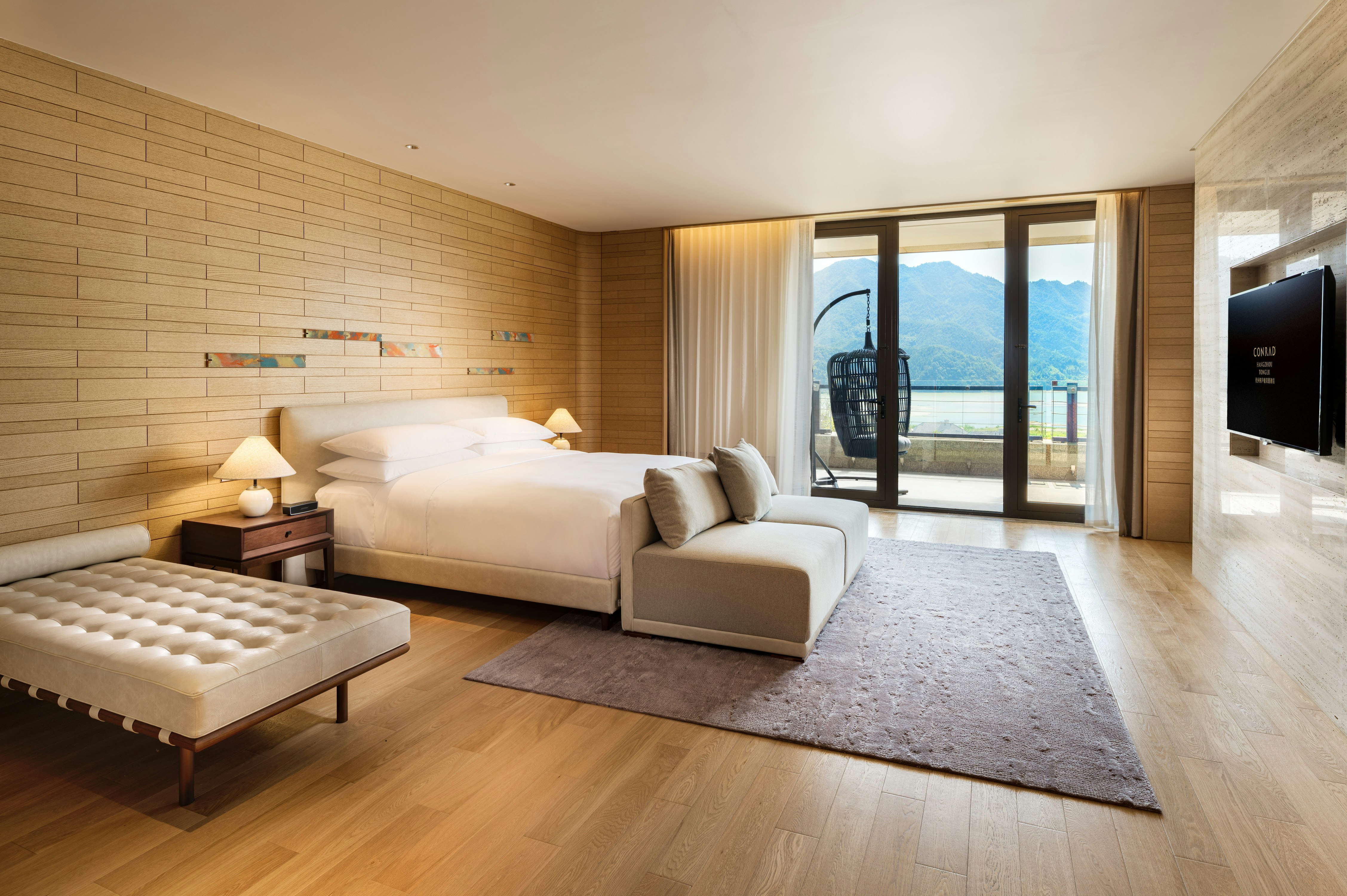 Suite, King Bed, Pet Friendly