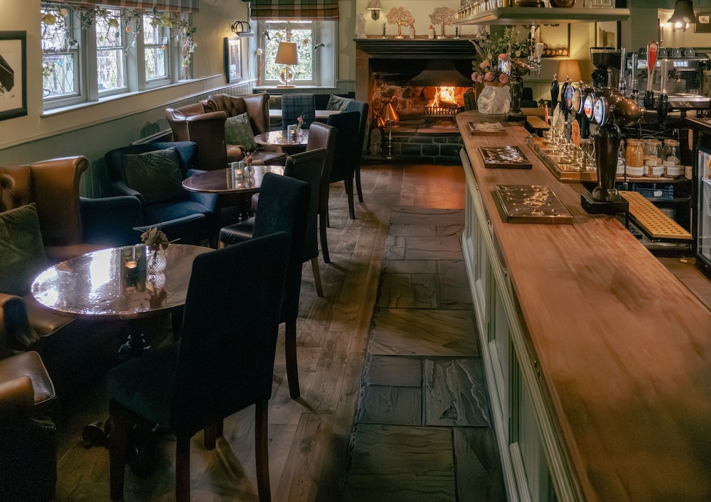 White Lion Hotel 33/50