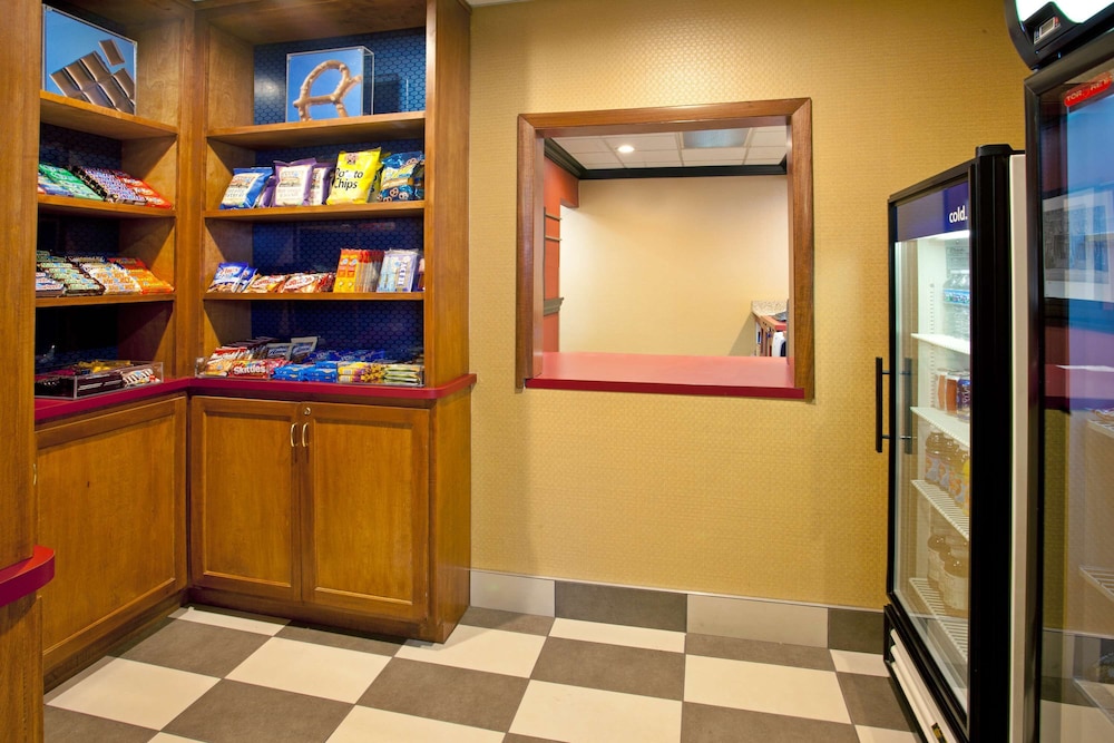 Hampton Inn Suites Cleveland Independence 12/40