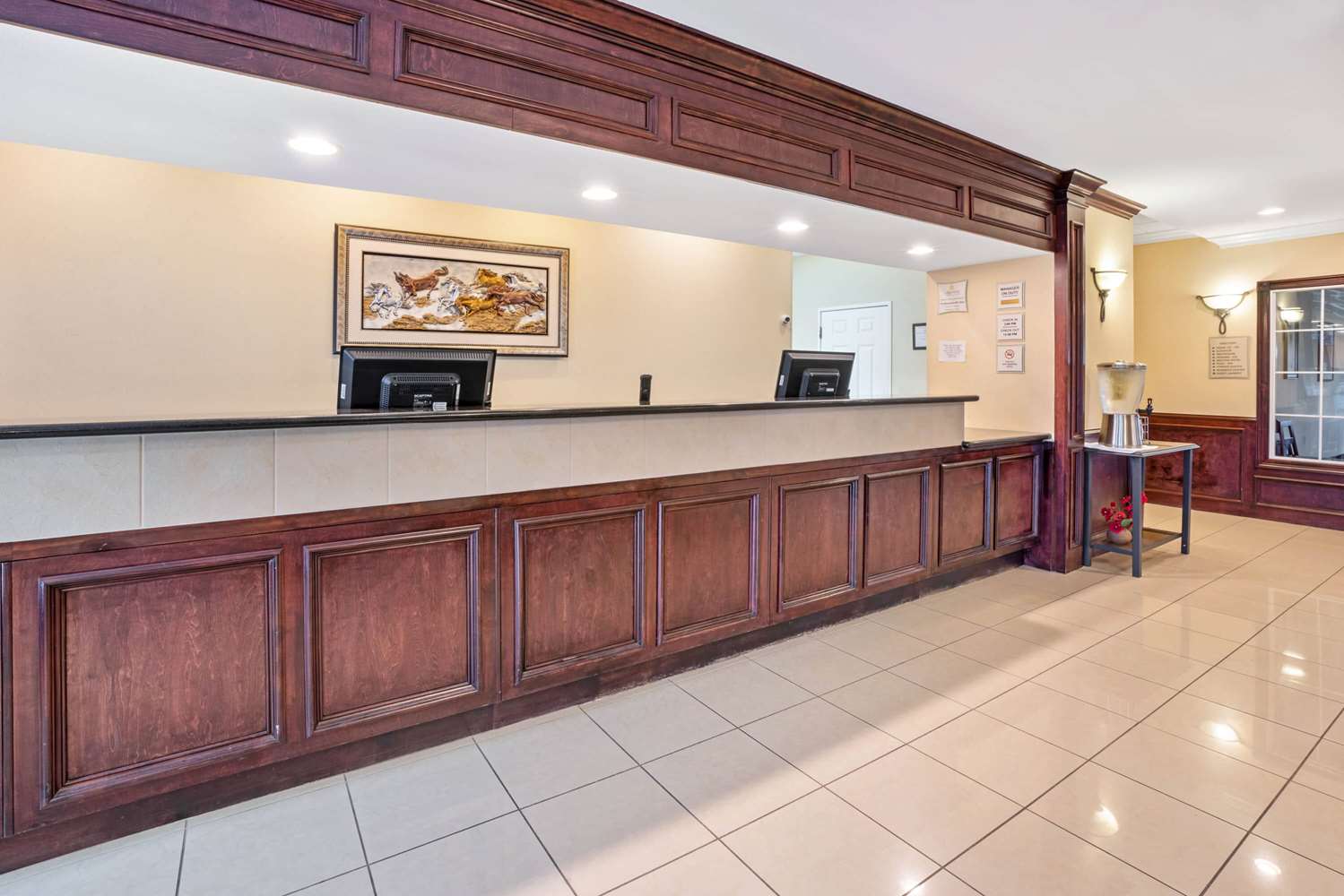 La Quinta Inn & Suites by Wyndham Houston - Magnolia 7/48