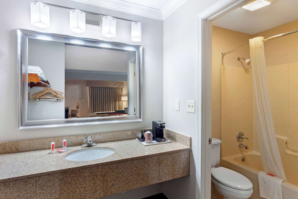 Econo Lodge Byron - Warner Robins 49/52