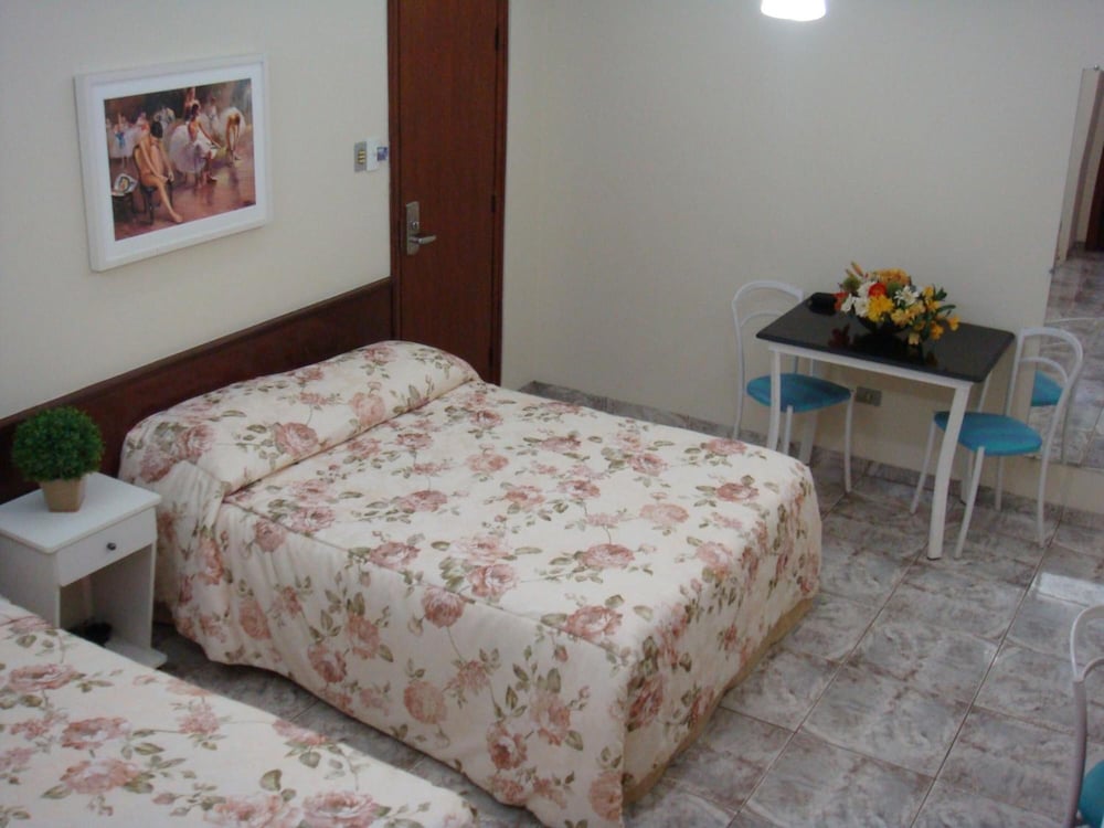Internacional Hotel 10/35