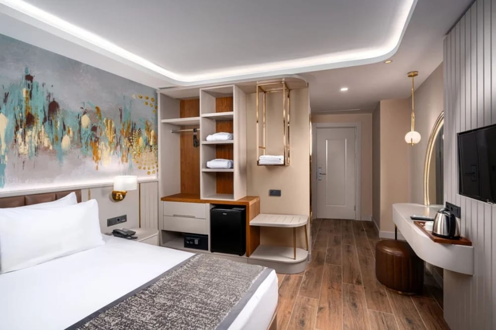 Grand Paradise Hotel 24/50