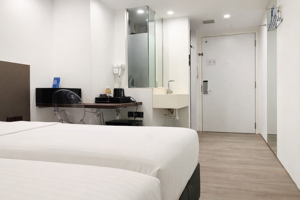 A Hotel Dickson 28/50