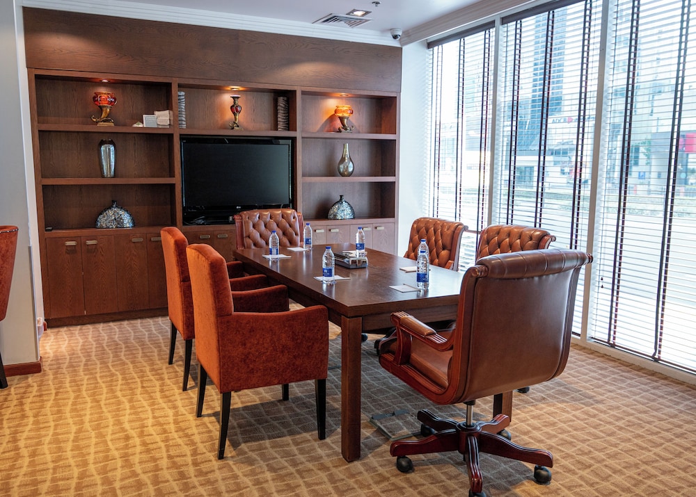 Majestic Premier Hotel Bur Dubai 44/50