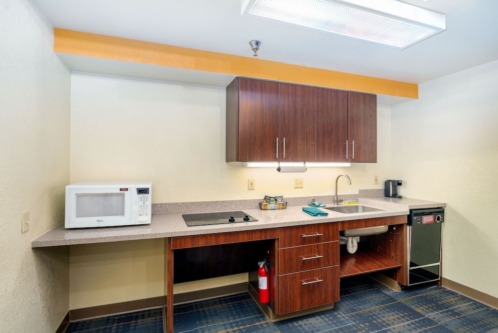 The Suites Hotel at Waterfront Plaza 41/50
