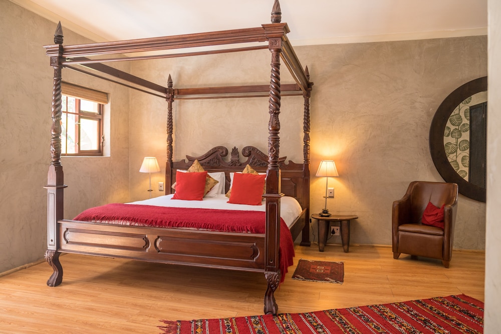 LUXURY, SUITE