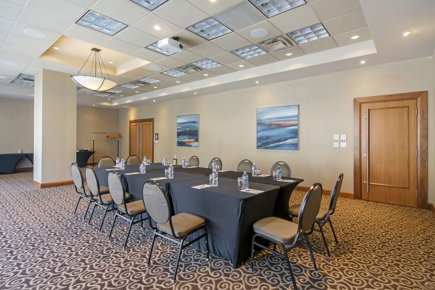 Best Western Premier Chateau Granville Hotel and Suites and Conf. Centre 51/61