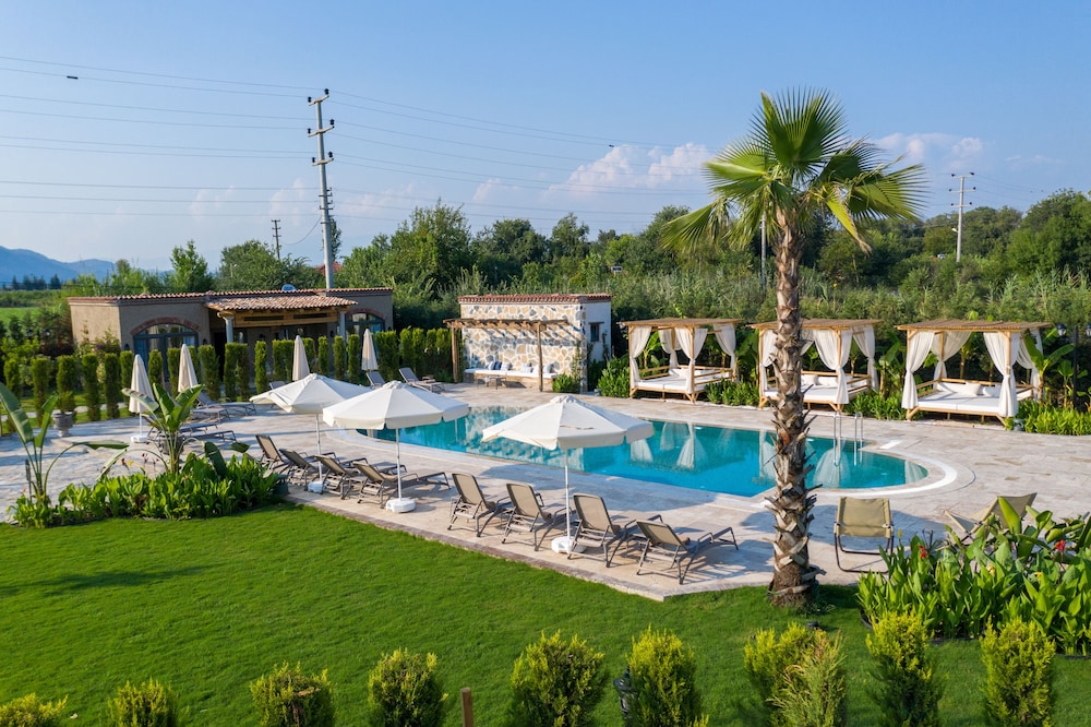 Zigo's Hotel 68/73
