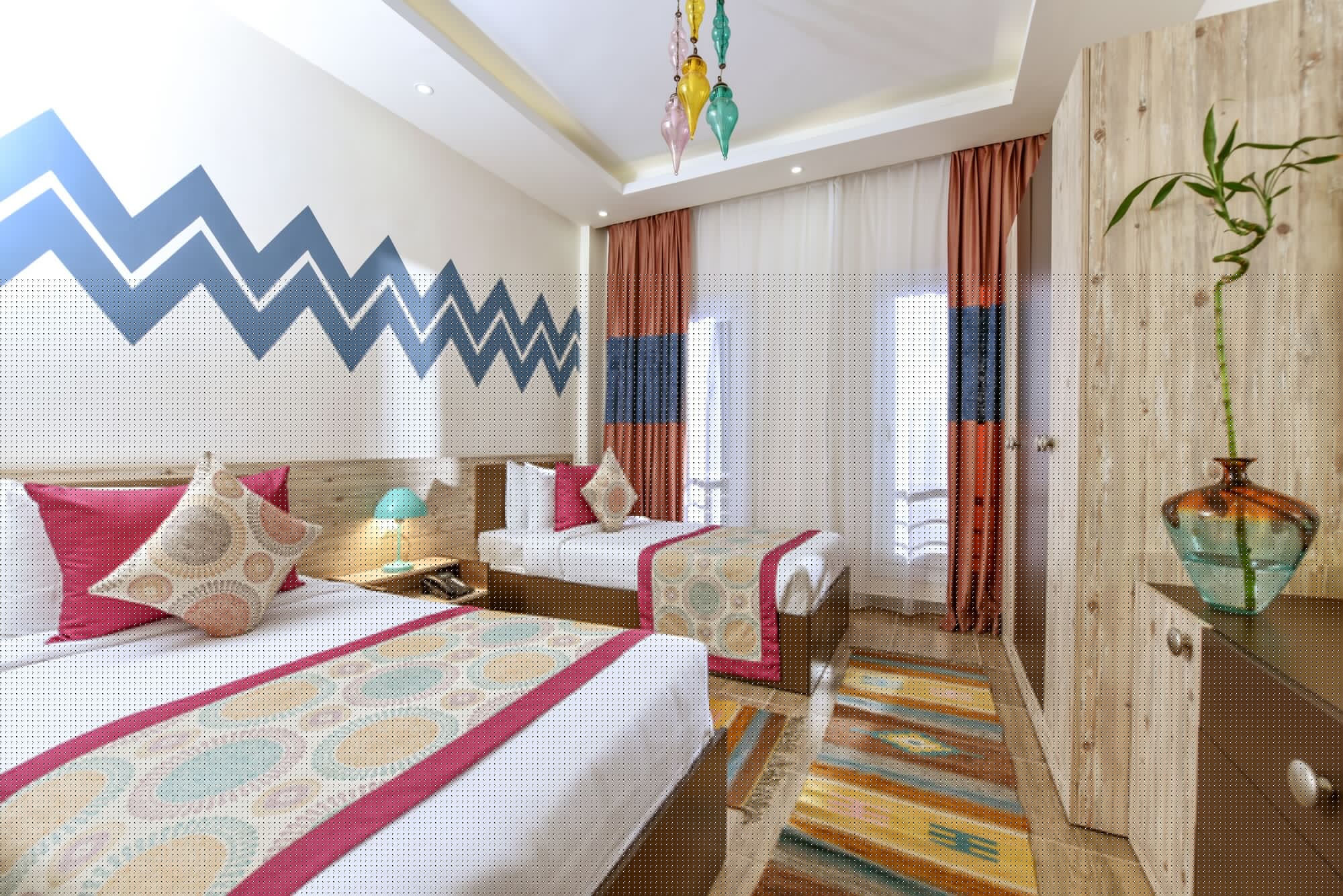 Ambassador, Chalet, 1 King and 1 Single Beds