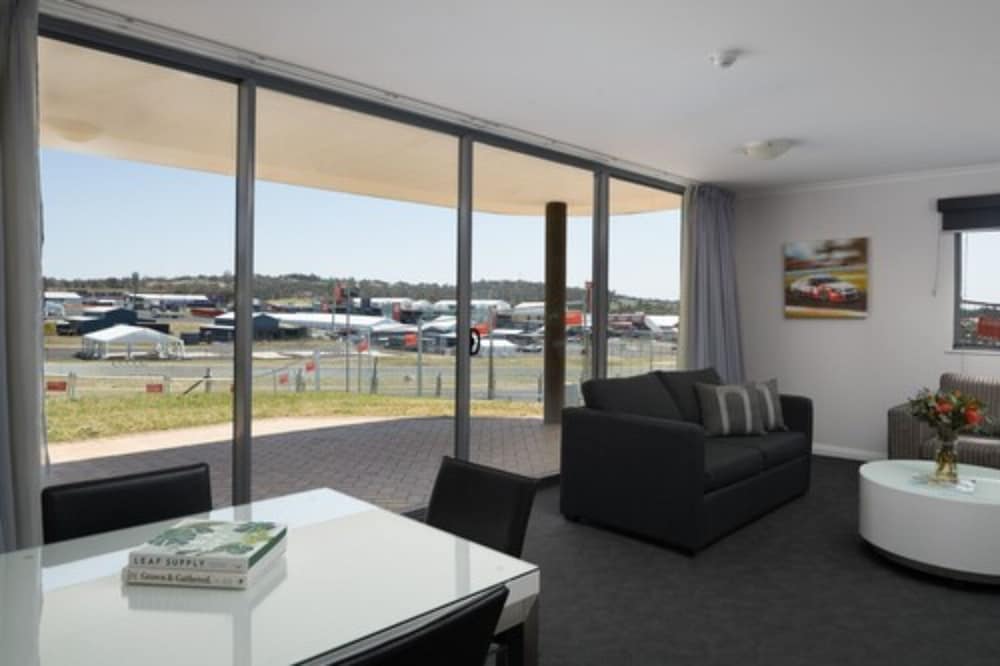 Rydges Mount Panorama Bathurst 48/66