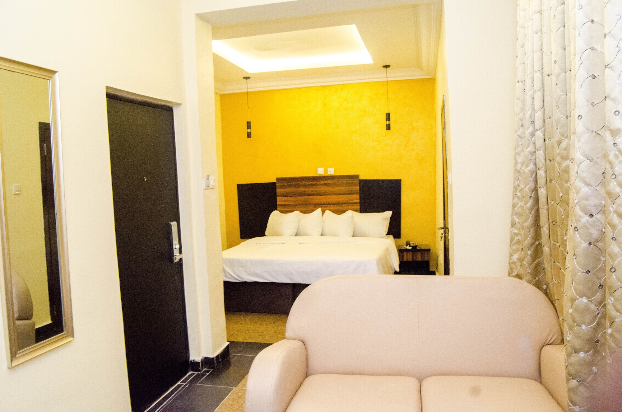 DELUXE, DOUBLE BED