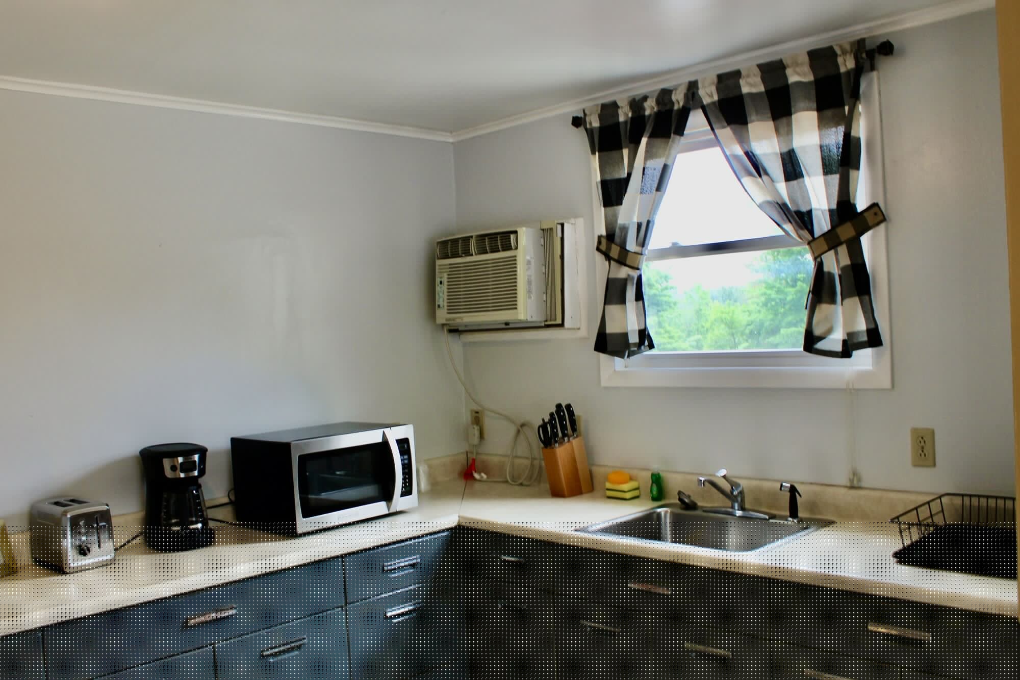 2 Bedrooms, Apartment, Futon Bed, 2 Queen and Twin Beds, Partial Lake View, Kitchen 10/10
