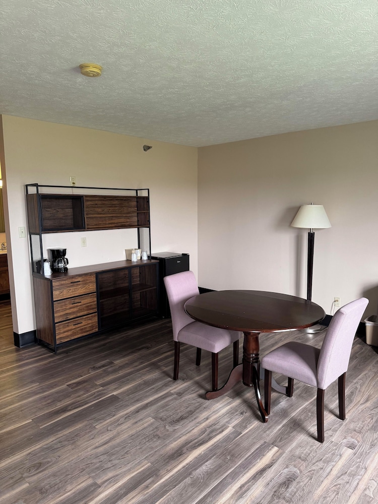 The Woodridge Inn 39/51
