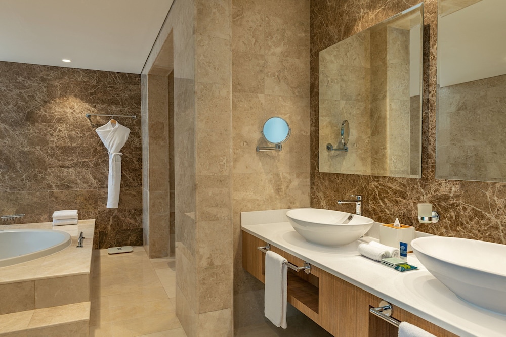 Four Points by Sheraton Production City Dubai 50/58
