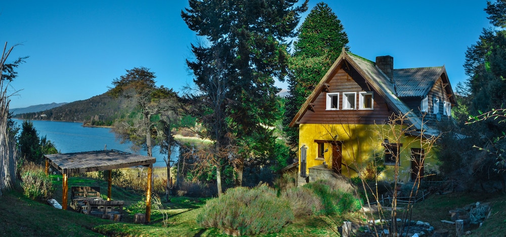 Los Juncos-Patagonian Lake House 3/60