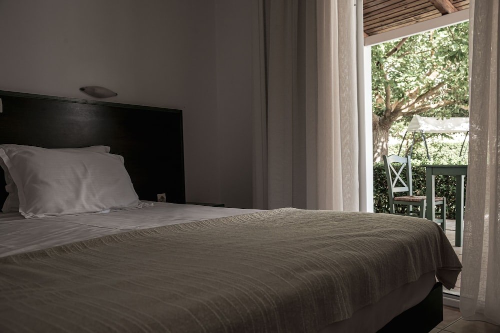DOUBLE ROOM