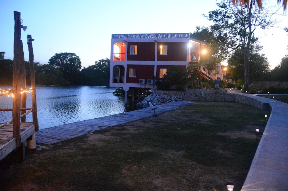 LAMANAI LANDINGS HOTEL AND MARINA 36/76