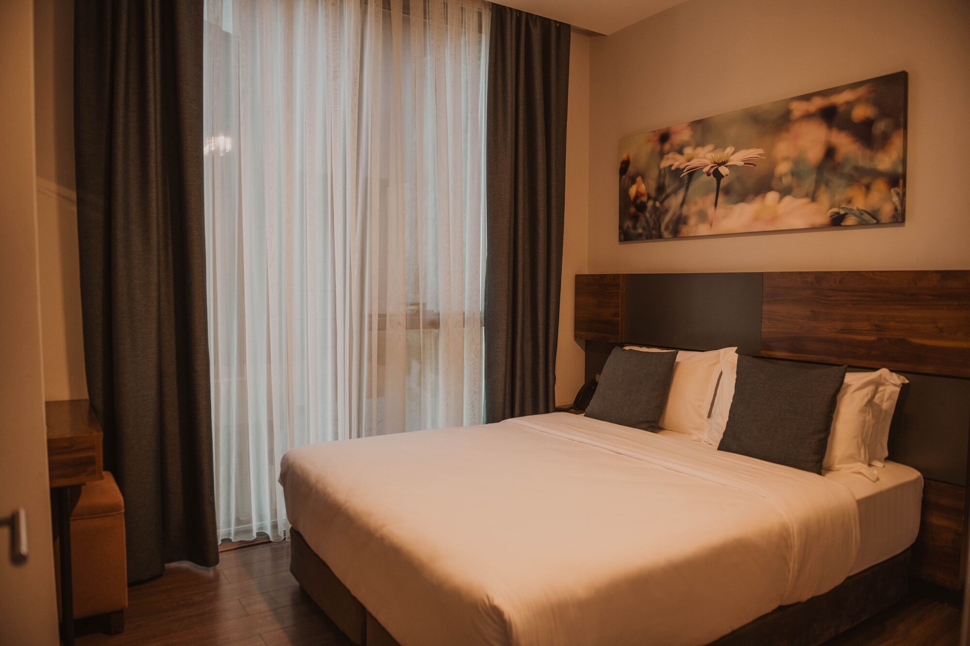 Blue Sea, Suite, Queen Bed, Sea View, Sofa, Hot Tub