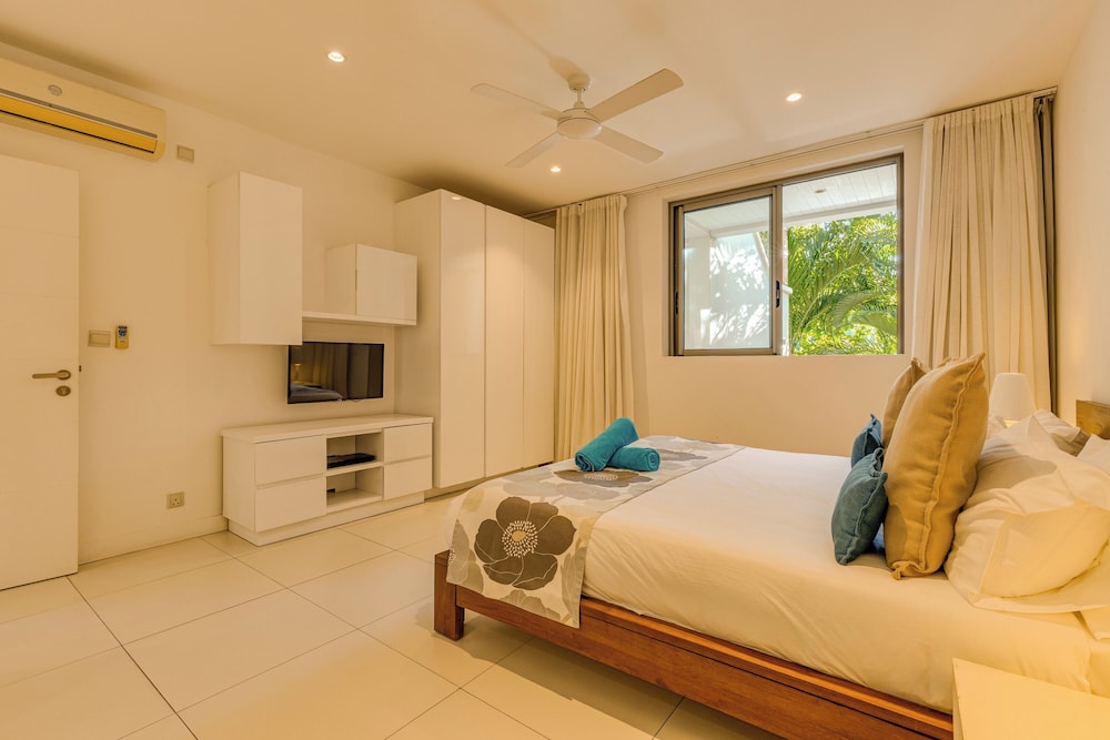 West Island by Horizon Holidays 18/76