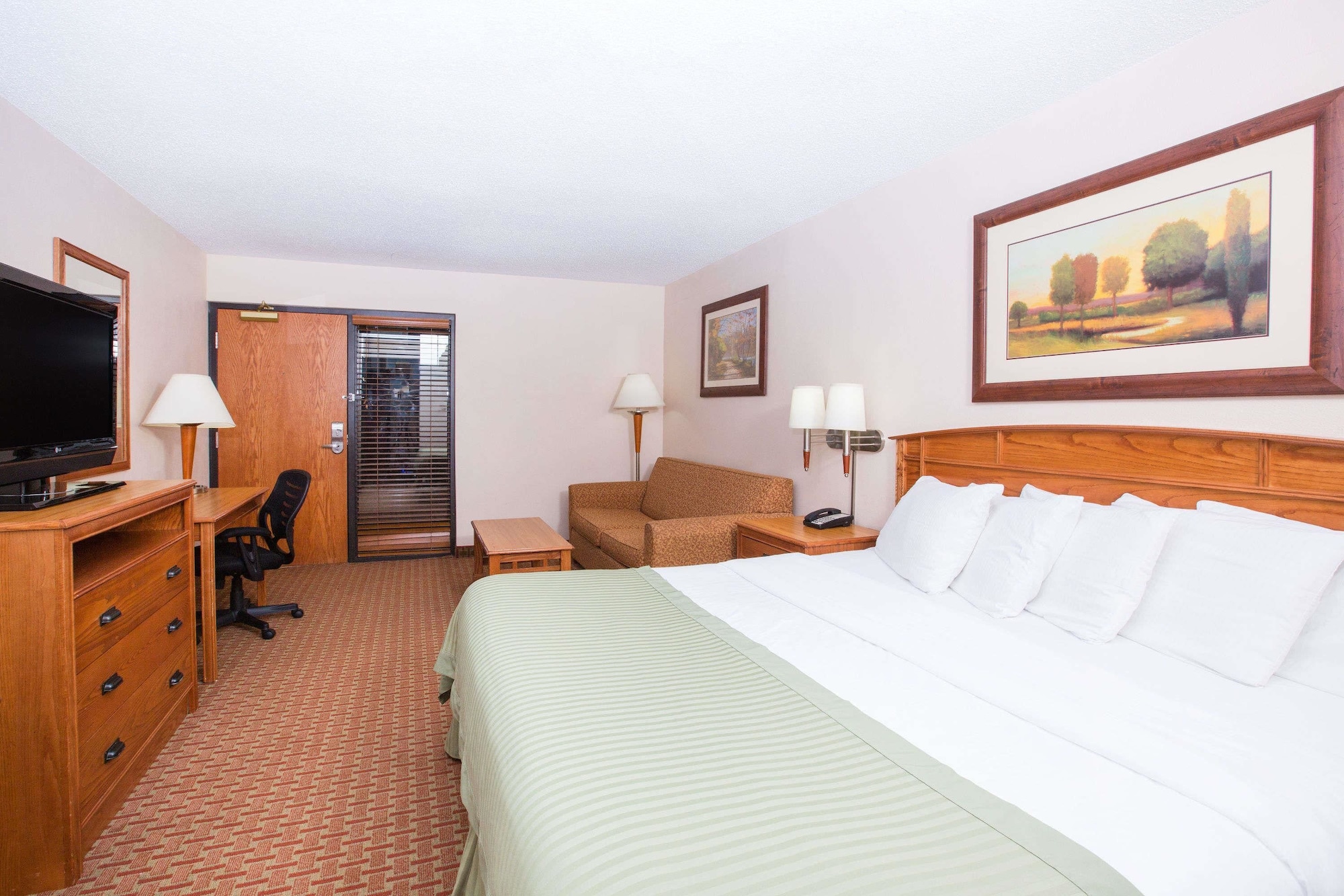 Room at Ramada by Wyndham Des Moines Tropics Resort & Conference Ctr, DES MOINES - IA