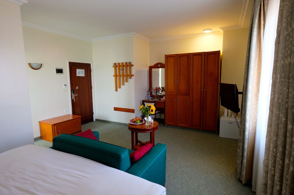 City Inn Palace Hotel 25/50