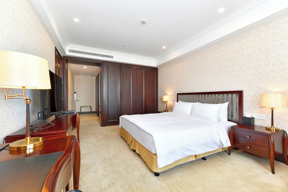 Hollywood, Suite, Queen Bed