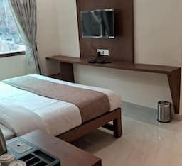 Super, Deluxe, Double Bed
