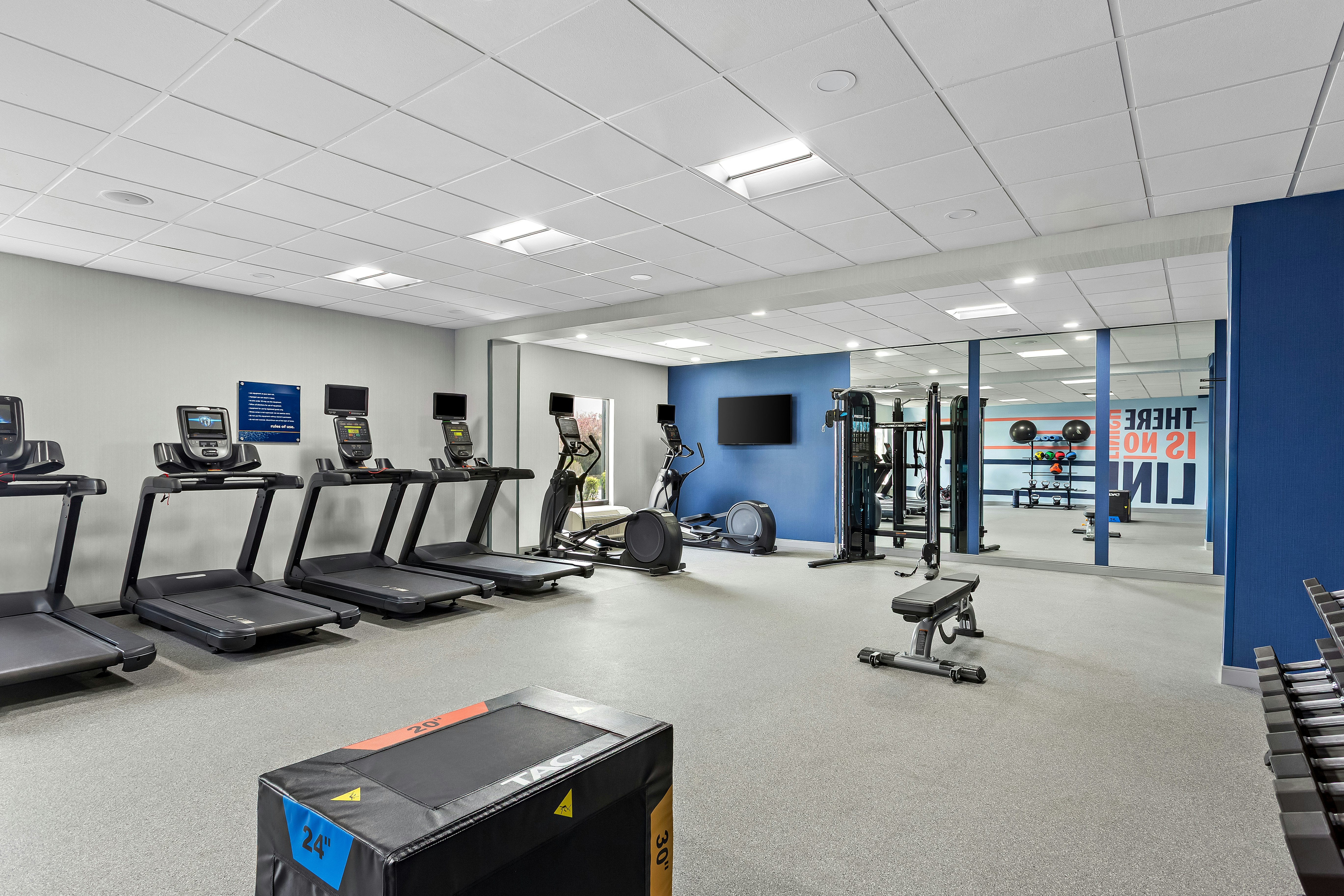 Hampton Inn Suites Bolingbrook 23/48