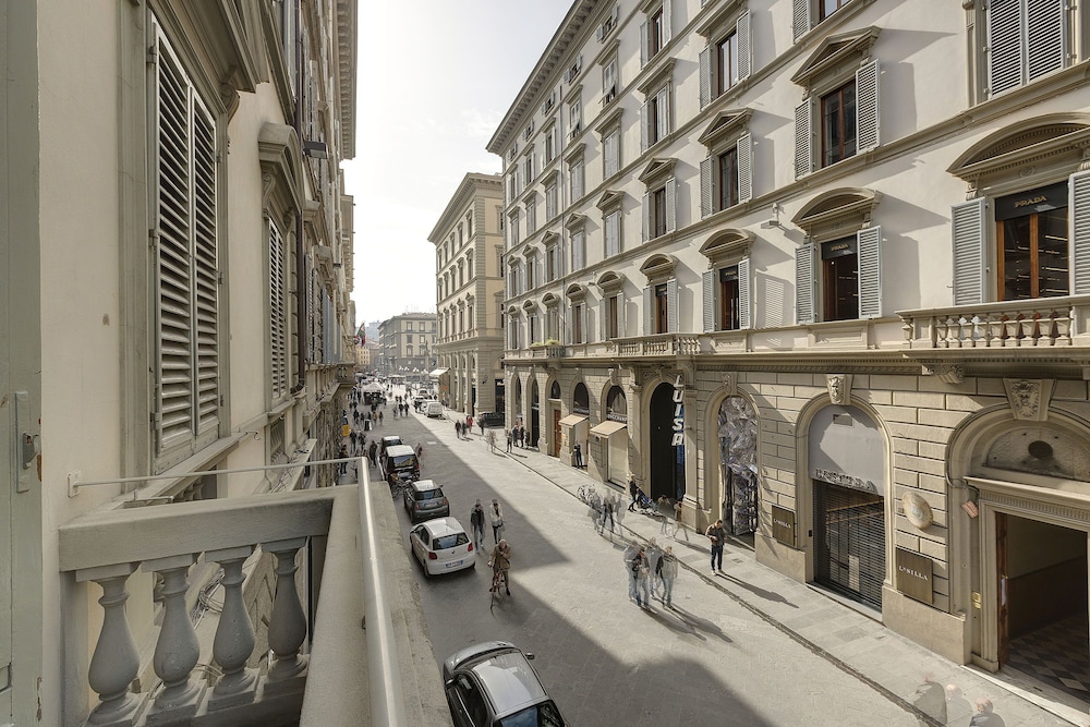 Il Salotto di Firenze 33/43