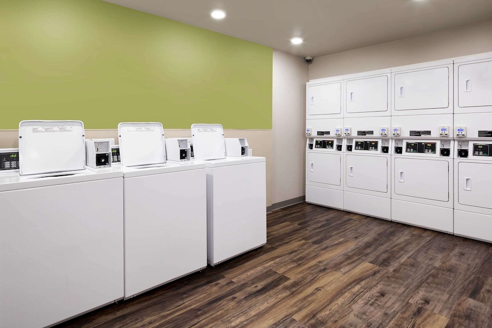 WoodSpring Suites Houston IAH Airport 28/48