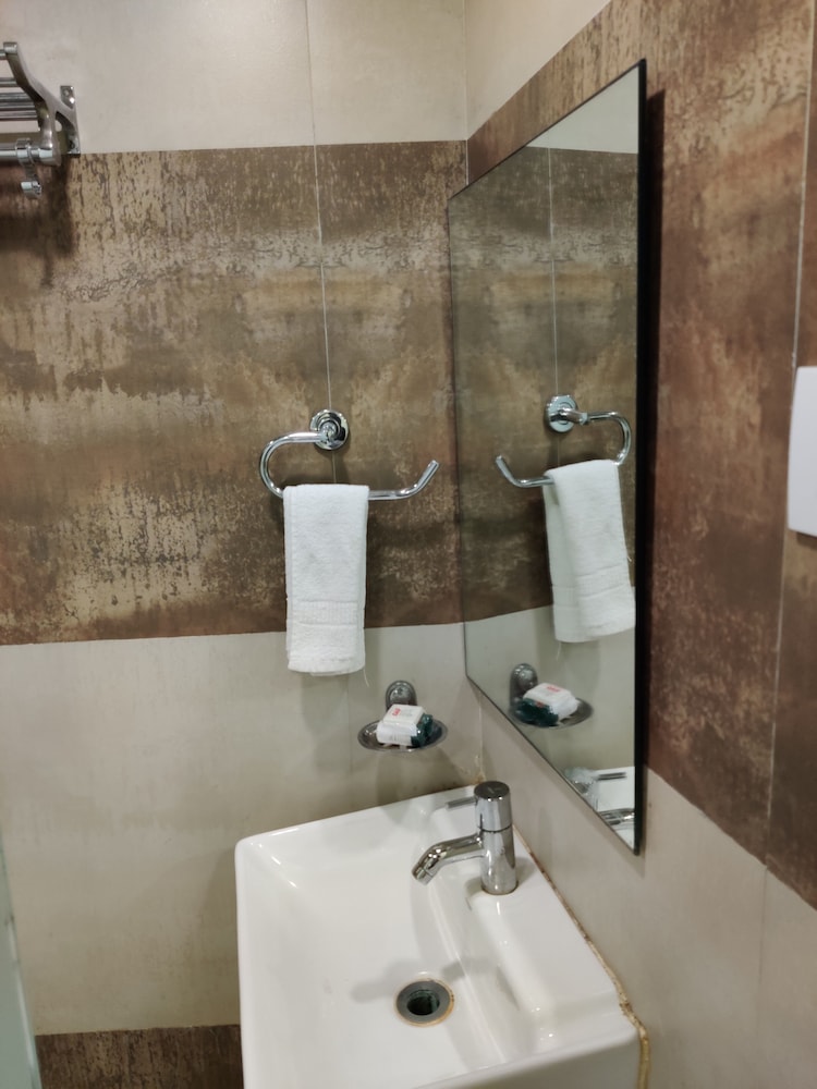 Fabhotel Garden Creek Residency Andheri 21/22