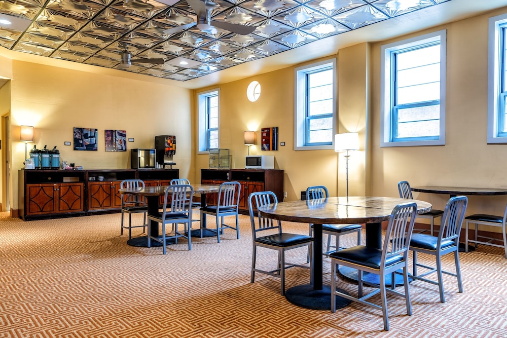 Murray Hotel 34/40