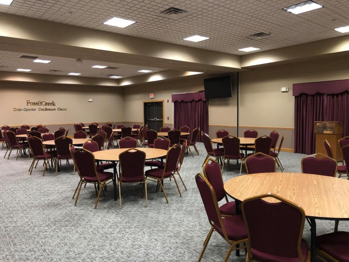Fossil Creek Hotel & Suites 16/19