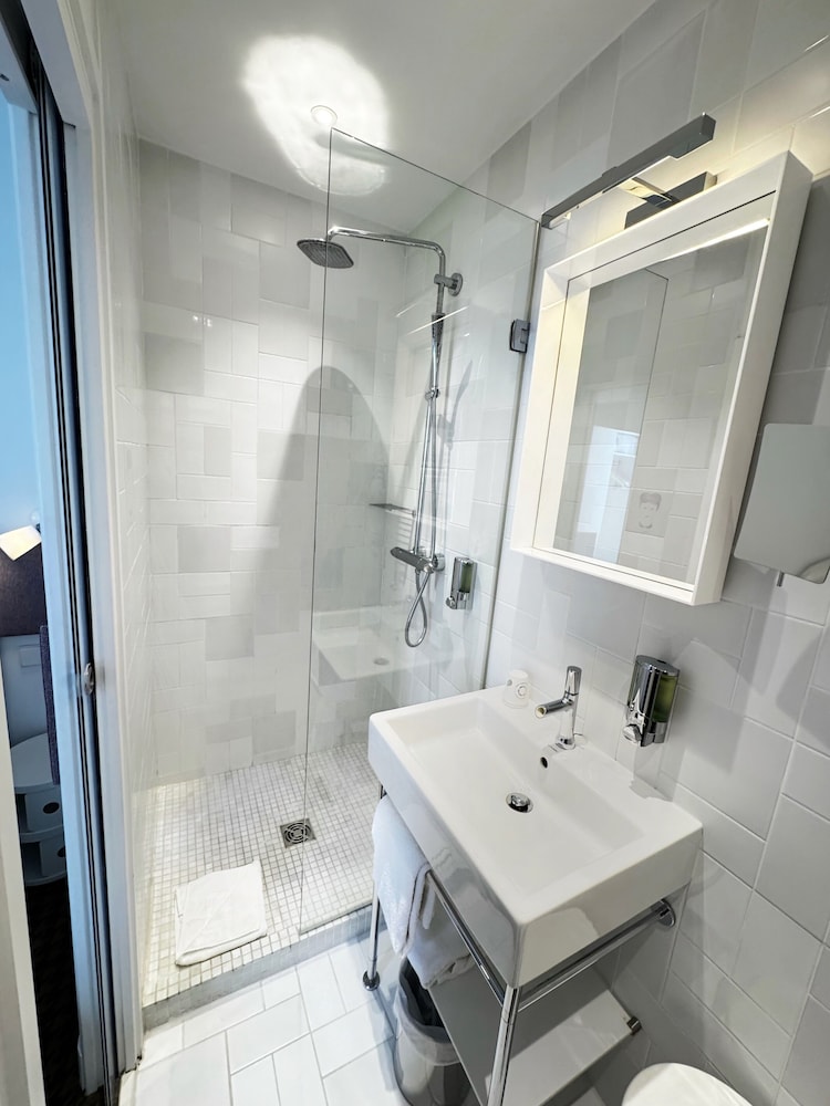 Hotel Mistral 48/54