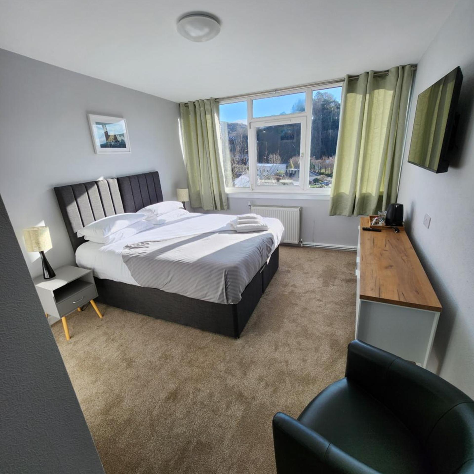 KINGS KNOLL HOTEL 16/53
