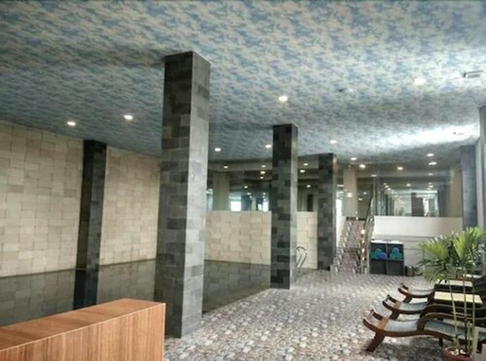 Pyramid Suites 1/54