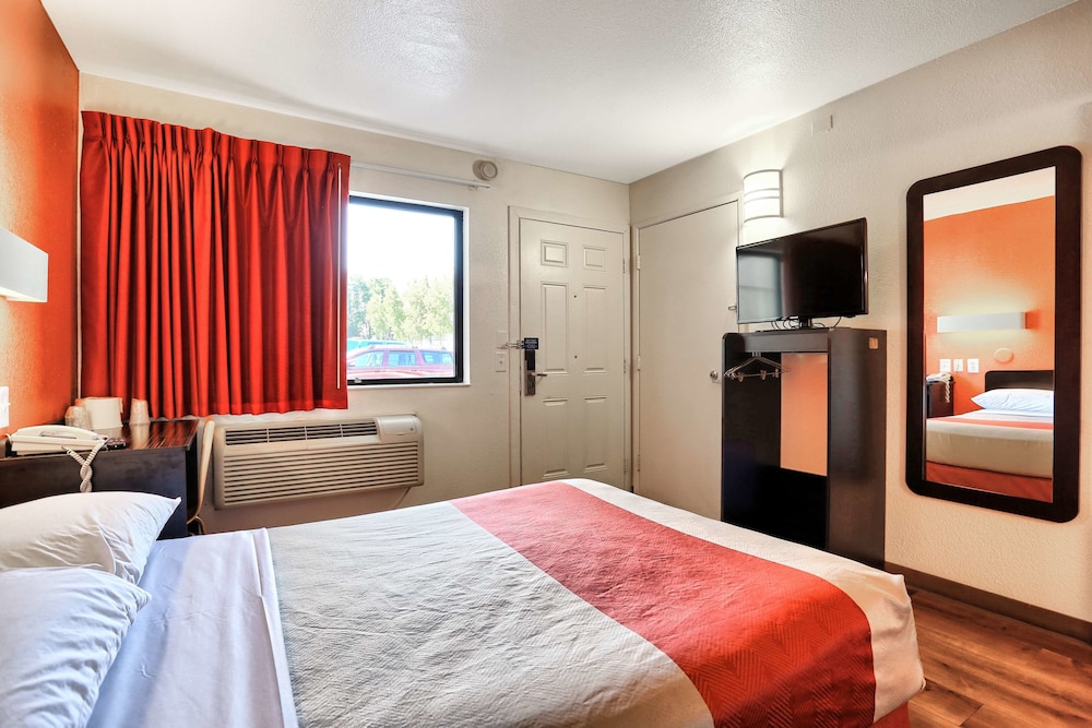 Super 8 by Wyndham Walnut Creek 8/35