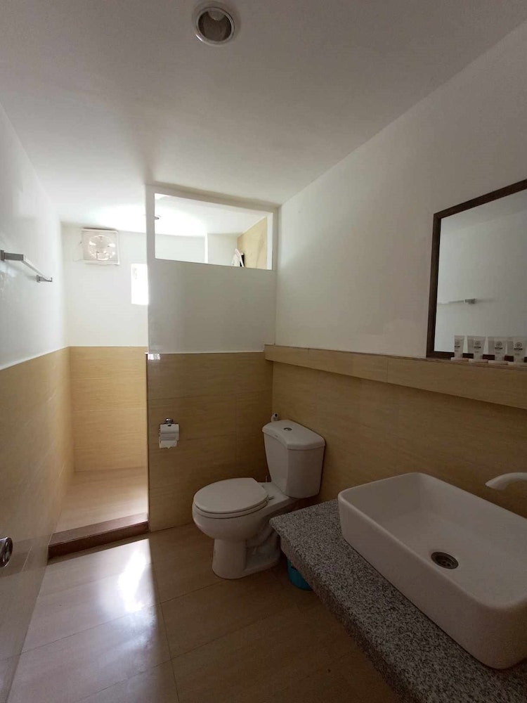 Heartland Hotel Service Rooms And Apartments 48/48