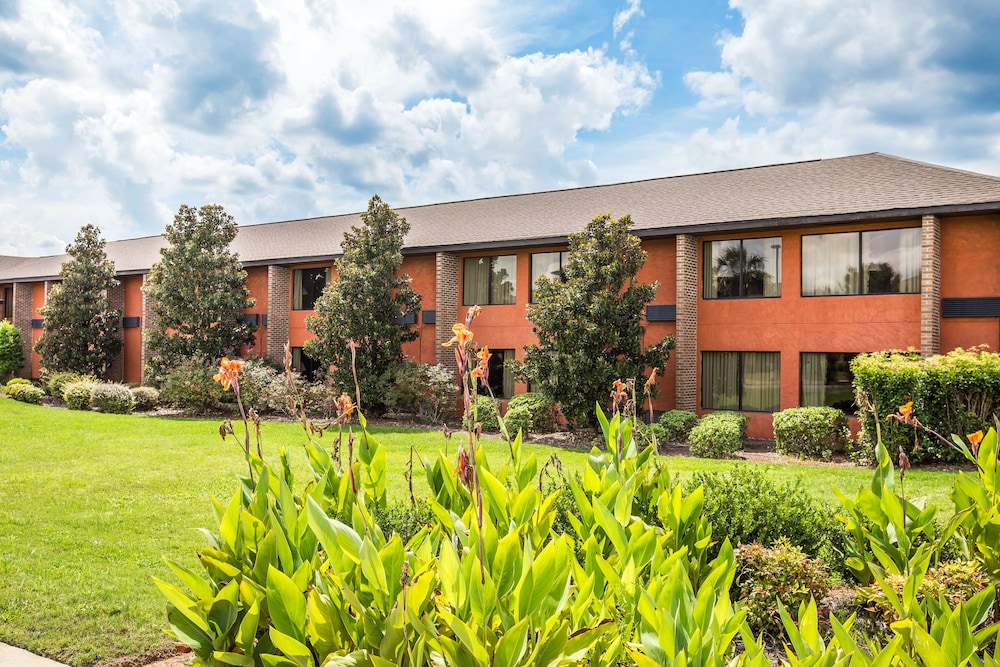 Suburban Extended Stay Warner Robins