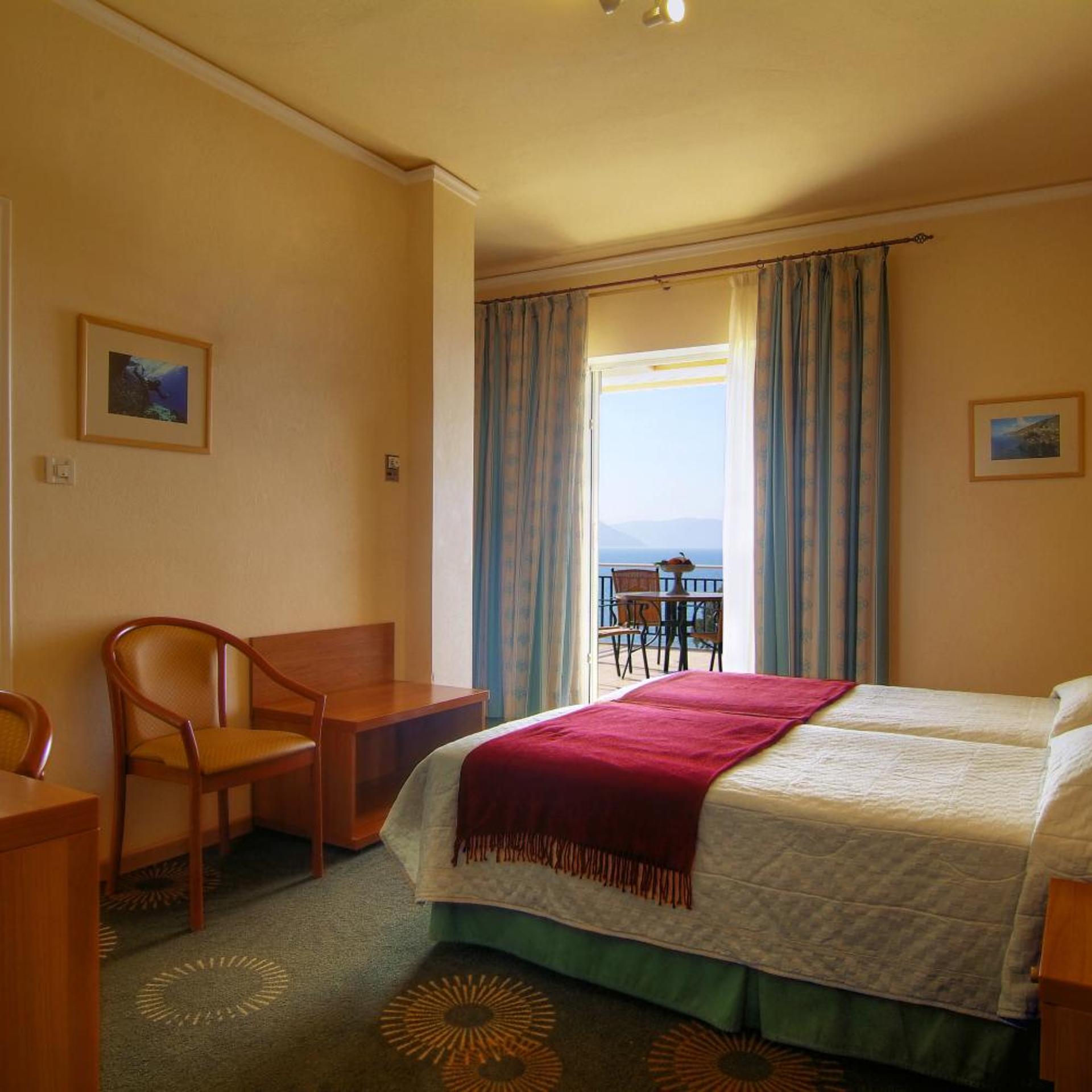 Room, Double or Twin Bed