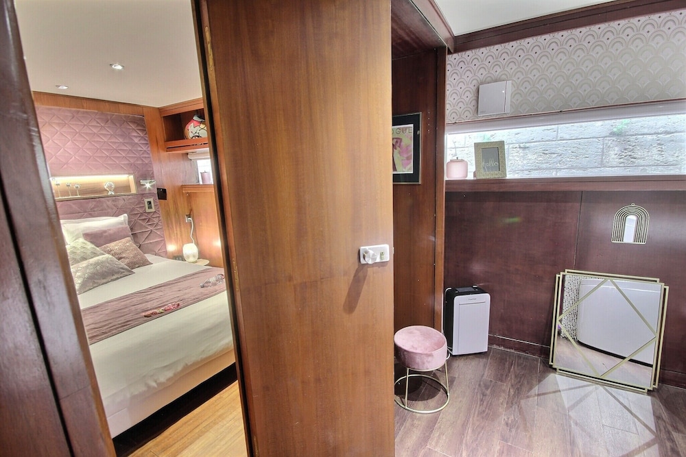 Vip Paris Yacht Hotel 44/50