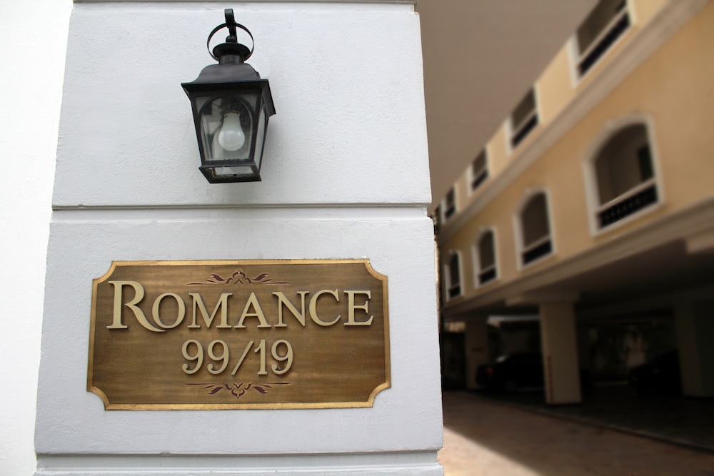 Romance Hotel Srinakarin 50/80