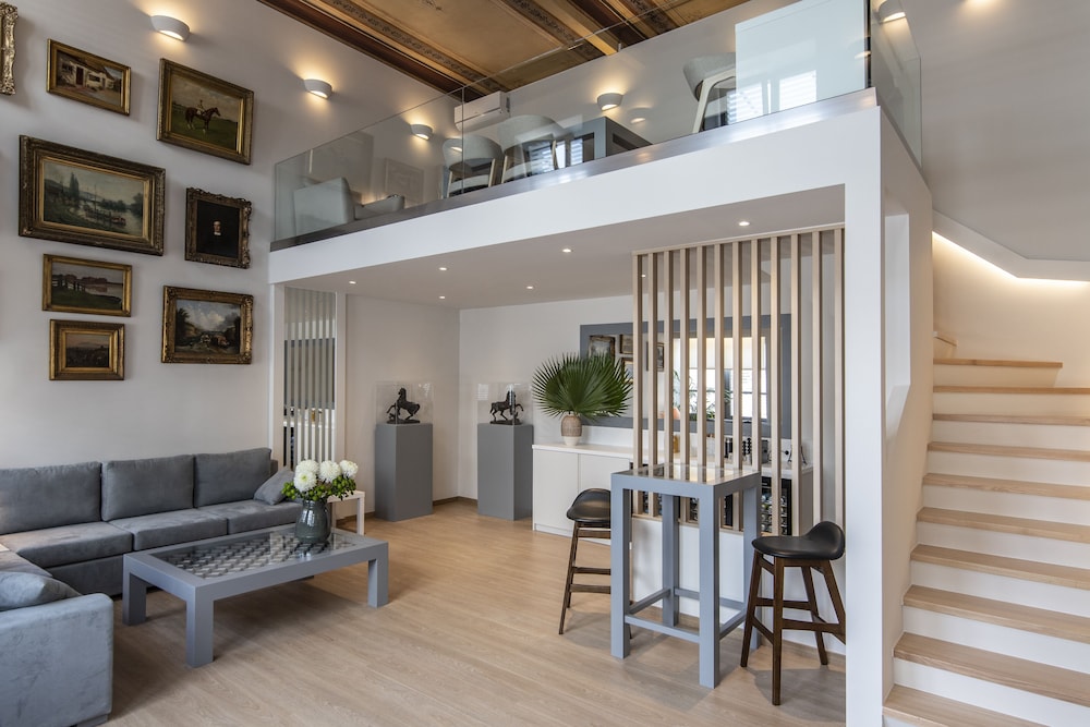 Gallery Suites and Residences 29/43