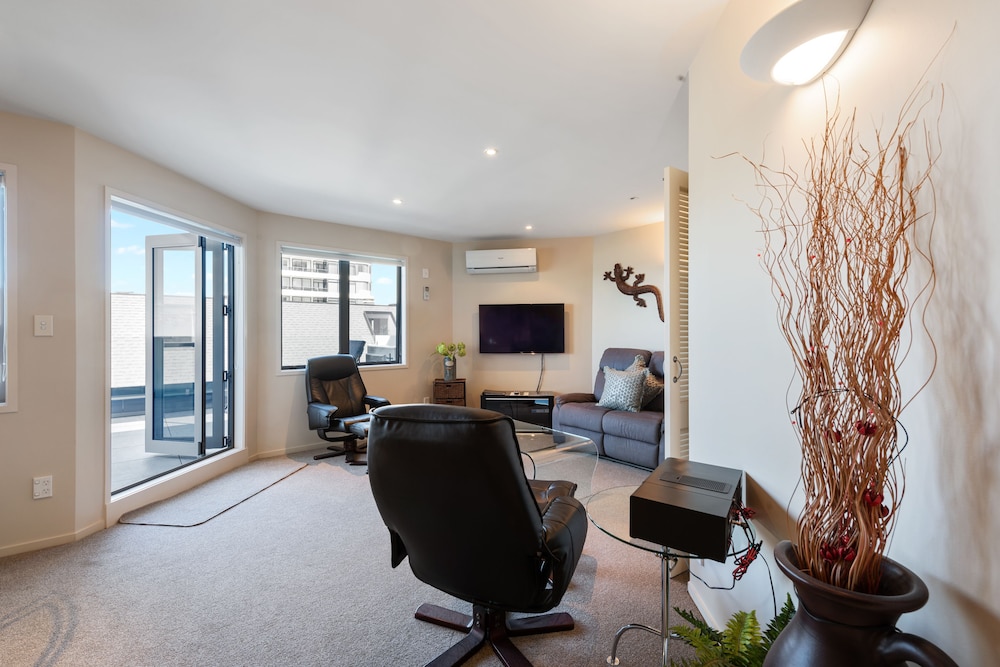 The Pavilions Beachfront Apartments 64/76