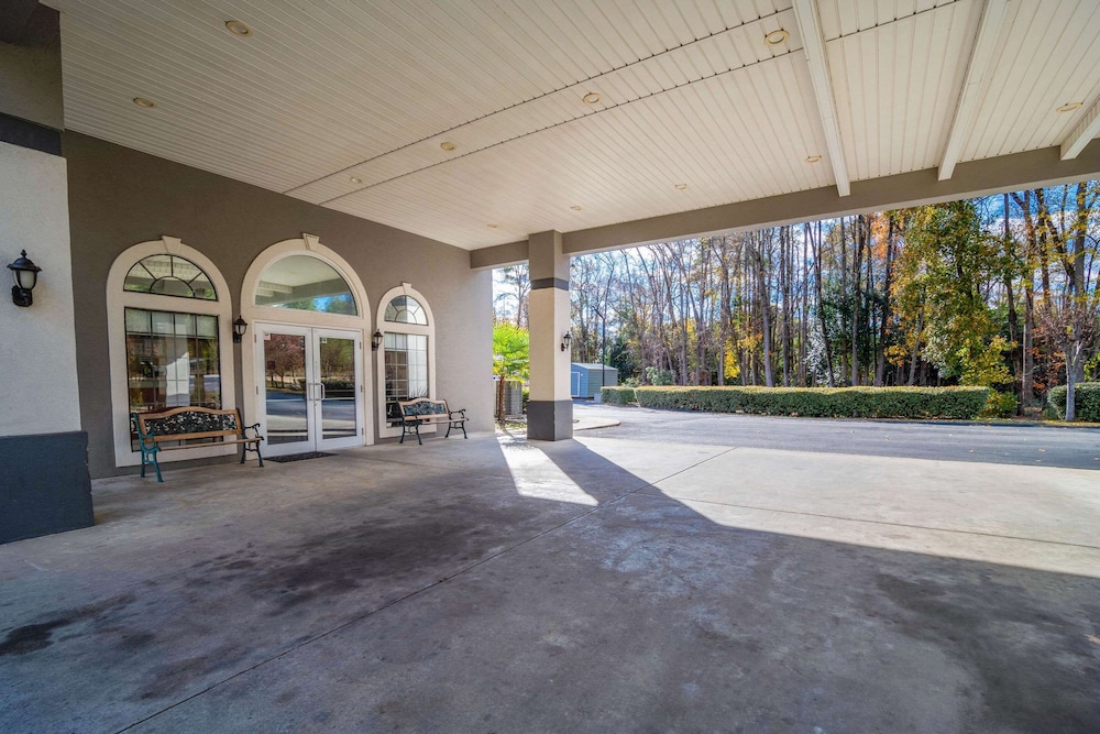 Econo Lodge Inn & Suites Cayce I-26 Airport 6/32